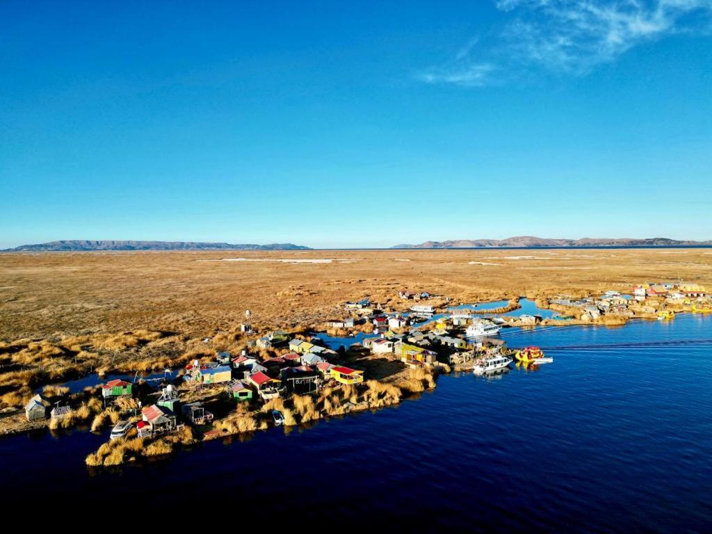 Urosfood & Titiqaqa Lodge Exterior photo