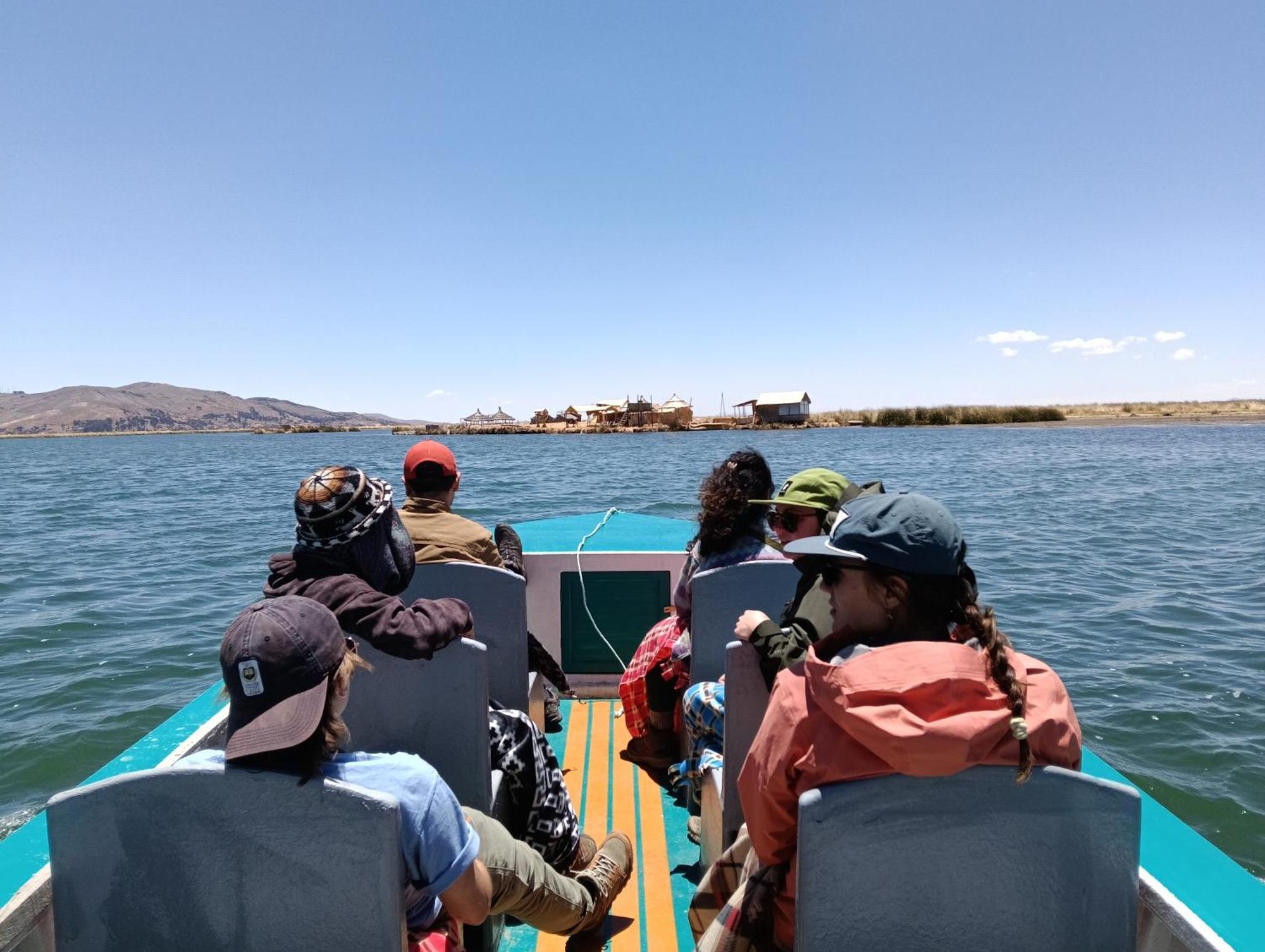 Urosfood & Titiqaqa Lodge Exterior photo